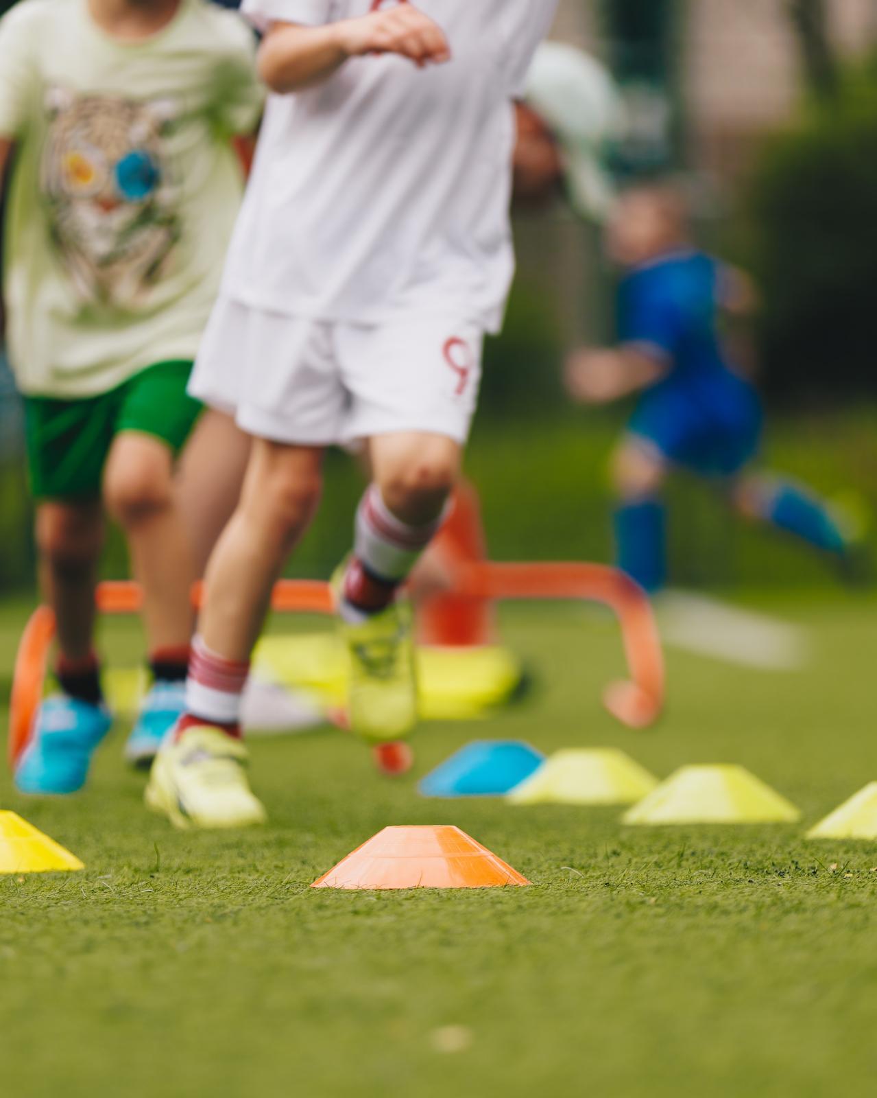 Kinder beim Zurich Football Academy-Feriencamp